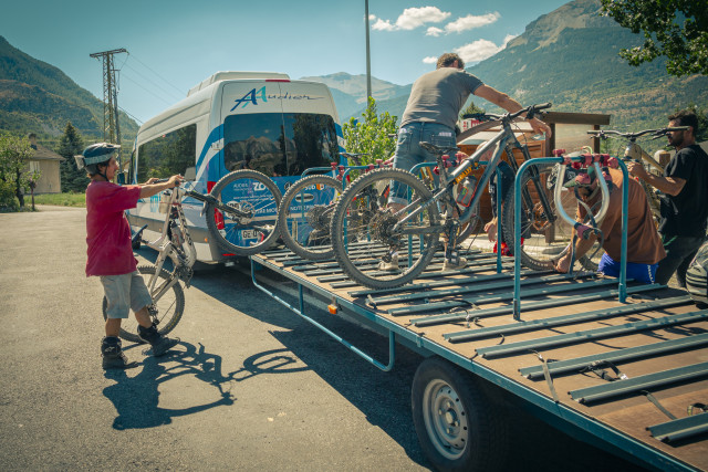 Navettes - Shuttle service VTT - Piétons