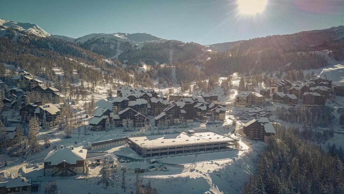 Parking couvert Risoul - © Office de Tourisme de Risoul Parking couvert Risoul