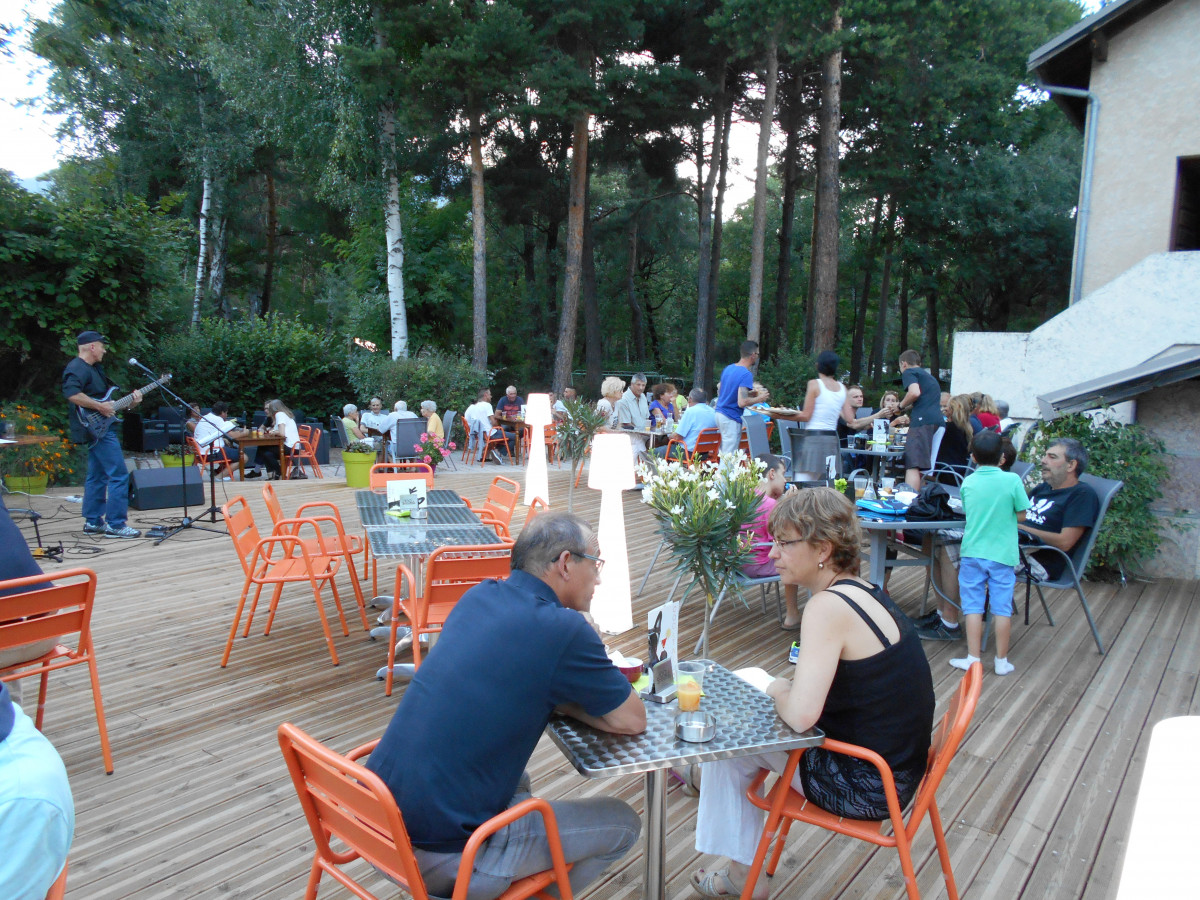 Le Saint-James Les Pins -Camping -Guillestre -Guillestrois Le Saint-James Les Pins -Camping -Guillestre -Guillestrois