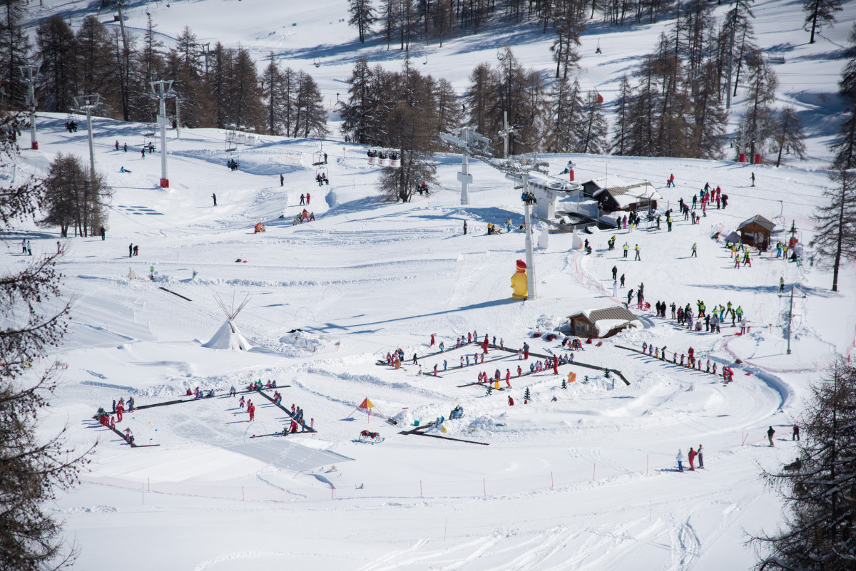 Espace débutant à risoul 1850, accessible avec votre freepass à 2€, rechargeable gratuitement en caisse Espace débutant à risoul 1850, accessible avec votre freepass à 2€, rechargeable gratuitement en caisse