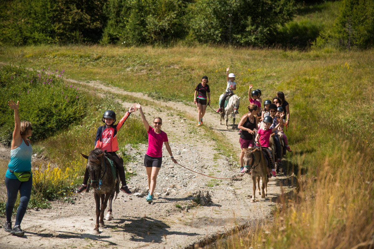 balade_groupe_poney.jpg
