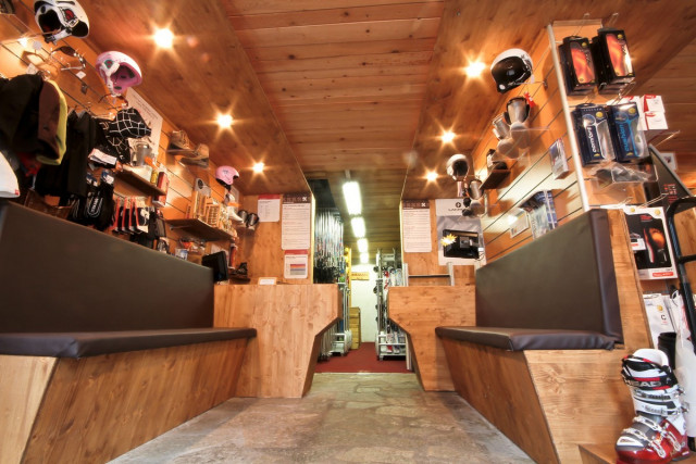 risoul_magasin_sports_skiset2.jpg risoul_magasin_sports_skiset2.jpg