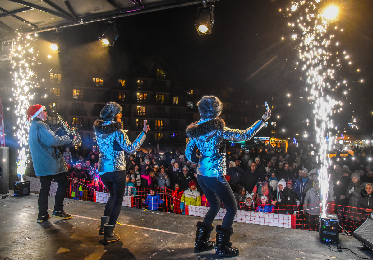 concert scène front de neige