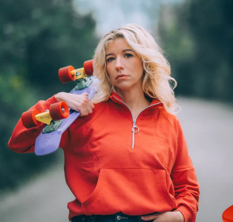 Melody Fontaine - Le drôle d'hiver comedy club - by l'hôtel club le 1850_Risoul Melody Fontaine - Le drôle d'hiver comedy club - by l'hôtel club le 1850_Risoul