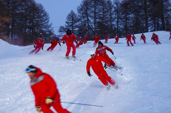 REVEILLON DU NOUVEL AN : DESCENTE AUX FLAMBEAUX DES MONITEURS DE SKI_Risoul