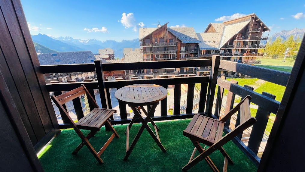 balcon-3050291 balcon-3050291