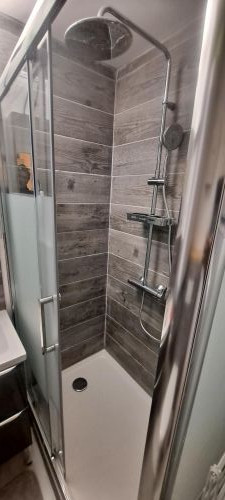 resa-clarines-22-adalle-douche-2960993