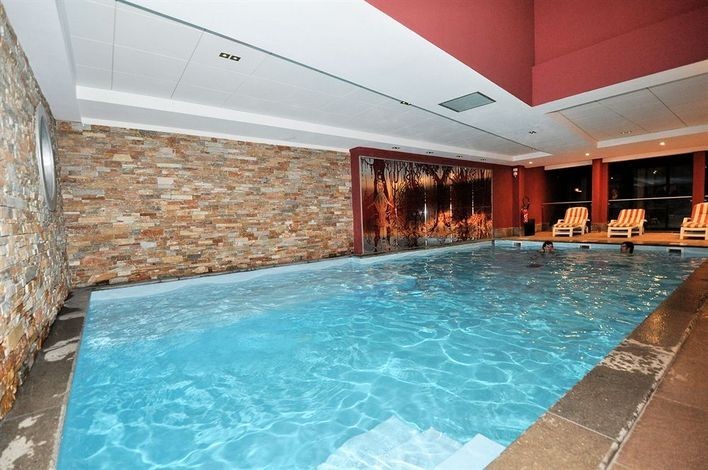 risoul-hebergement-antares-piscine-1-12204