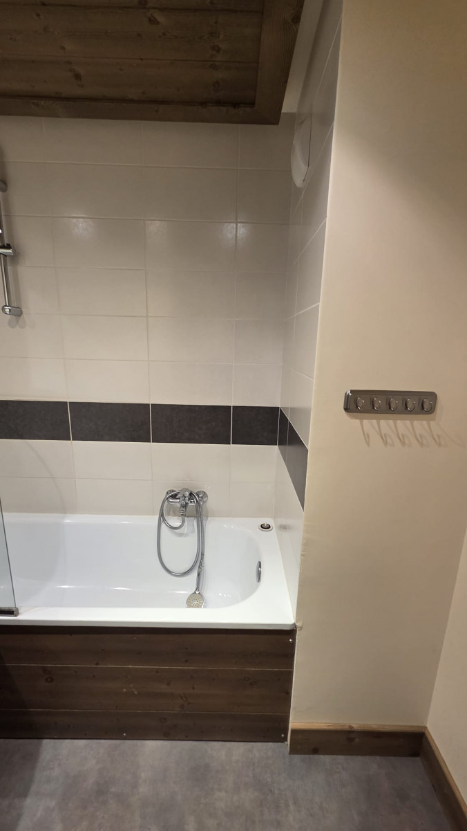 risoul-hebergement-deneb22-sdb14-2499975 risoul-hebergement-deneb22-sdb14-2499975