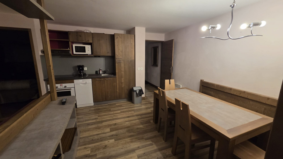 risoul-hebergement-deneb22-sejour-cuisine1-2499980 risoul-hebergement-deneb22-sejour-cuisine1-2499980