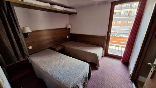risoul-resa-hebergement-deneb32-granjon-chambre2-1984744