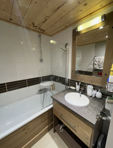 risoul-resa-herbergement-rudery-antares411-salledebain1-3364970 risoul-resa-herbergement-rudery-antares411-salledebain1-3364970