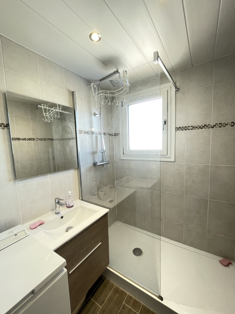 risoul_hebergement_century21_slp_immobilier_cimbroII31_salle_d_eau risoul_hebergement_century21_slp_immobilier_cimbroII31_salle_d_eau