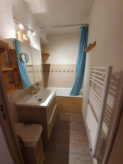 risoul_hebergement_century21_slp_immobilier_Edelweiss A 50_salle de bain risoul_hebergement_century21_slp_immobilier_Edelweiss A 50_salle de bain