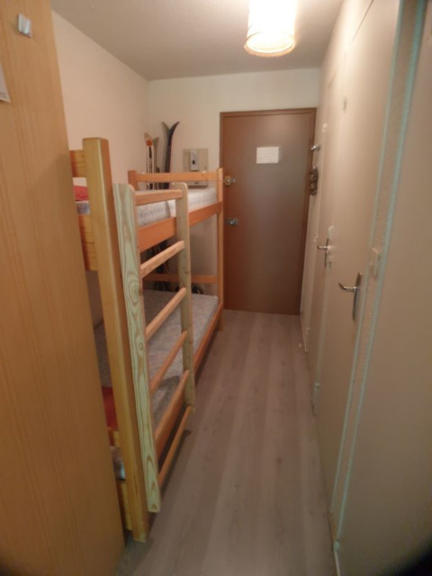 risoul_hebergement_century21_slp_immobilier_diamantc67_entree_coin_nuit risoul_hebergement_century21_slp_immobilier_diamantc67_entree_coin_nuit
