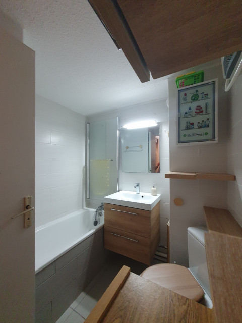 salle de bain + wc - RDC- salle de bain + wc - RDC-