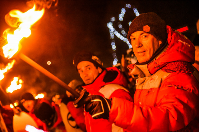Descente aux flambeaux moniteurs de l'ESF