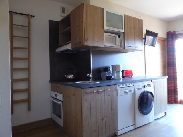 p1050730-12630 p1050730-12630