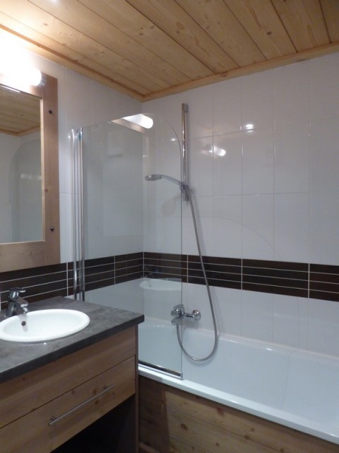 p1050737-12629 p1050737-12629