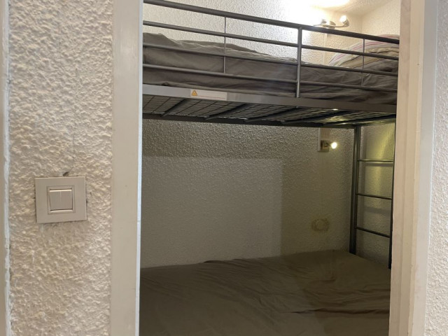 photo-risoul-petite-chambre-avec-1-grand-lit-et-un-petit-lit-1185257 photo-risoul-petite-chambre-avec-1-grand-lit-et-un-petit-lit-1185257