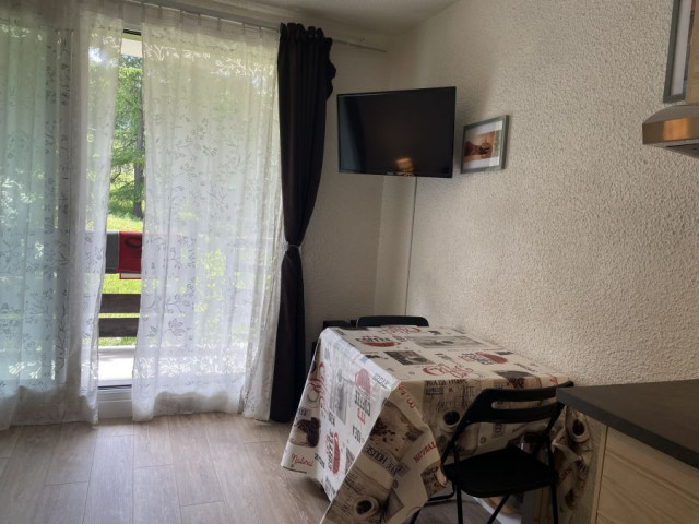 photo-risoul-salon-avec-vue-sur-la-fen-tre-1185255 photo-risoul-salon-avec-vue-sur-la-fen-tre-1185255