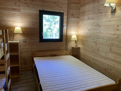 risoul-chalet-etagne-chambre1-4-582192 risoul-chalet-etagne-chambre1-4-582192