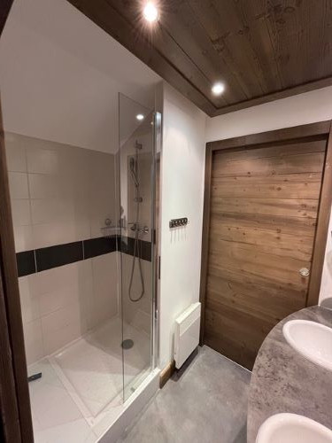 risoul-hebergement-claude-deneb-37-salledebain-douche-1107736