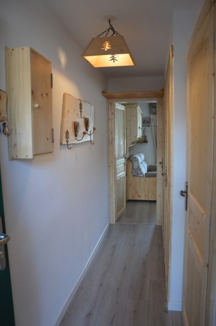 risoul-hebergement-margaillan-soldanelles28-entree-461929 risoul-hebergement-margaillan-soldanelles28-entree-461929