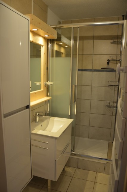 risoul-hebergement-margaillan-soldanelles28-salle-de-bains-461930 risoul-hebergement-margaillan-soldanelles28-salle-de-bains-461930