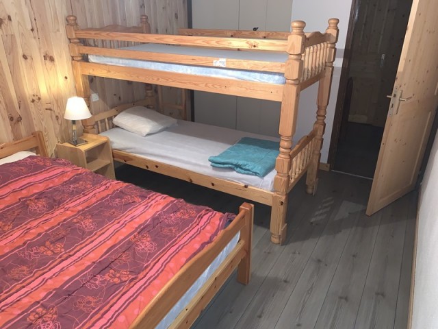 risoul-hebergement-risoul-resa-chalet-chambre-tetras1-2-du-bas-94706 risoul-hebergement-risoul-resa-chalet-chambre-tetras1-2-du-bas-94706