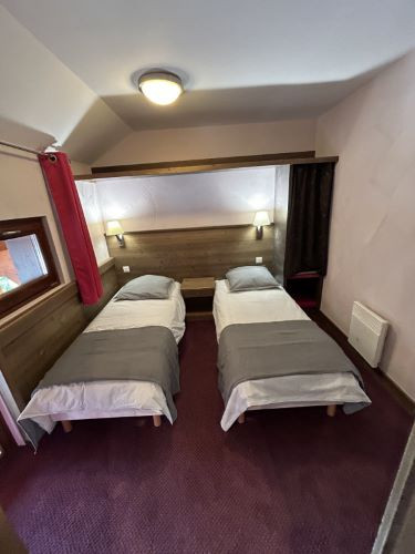 risoul-hebergement-scialor-deneb38-chambre1-2024-1189755