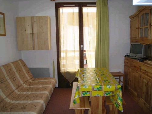 risoul-hebergement-soldanelles34-coin-repas-2276