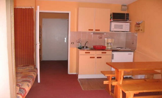 risoul-hebergement-urbania-soldanelles-coin-cuisine-2-1014
