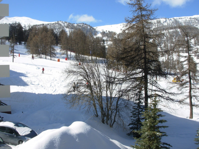 Vue sur les pistes depuis le balcon Vue sur les pistes depuis le balcon